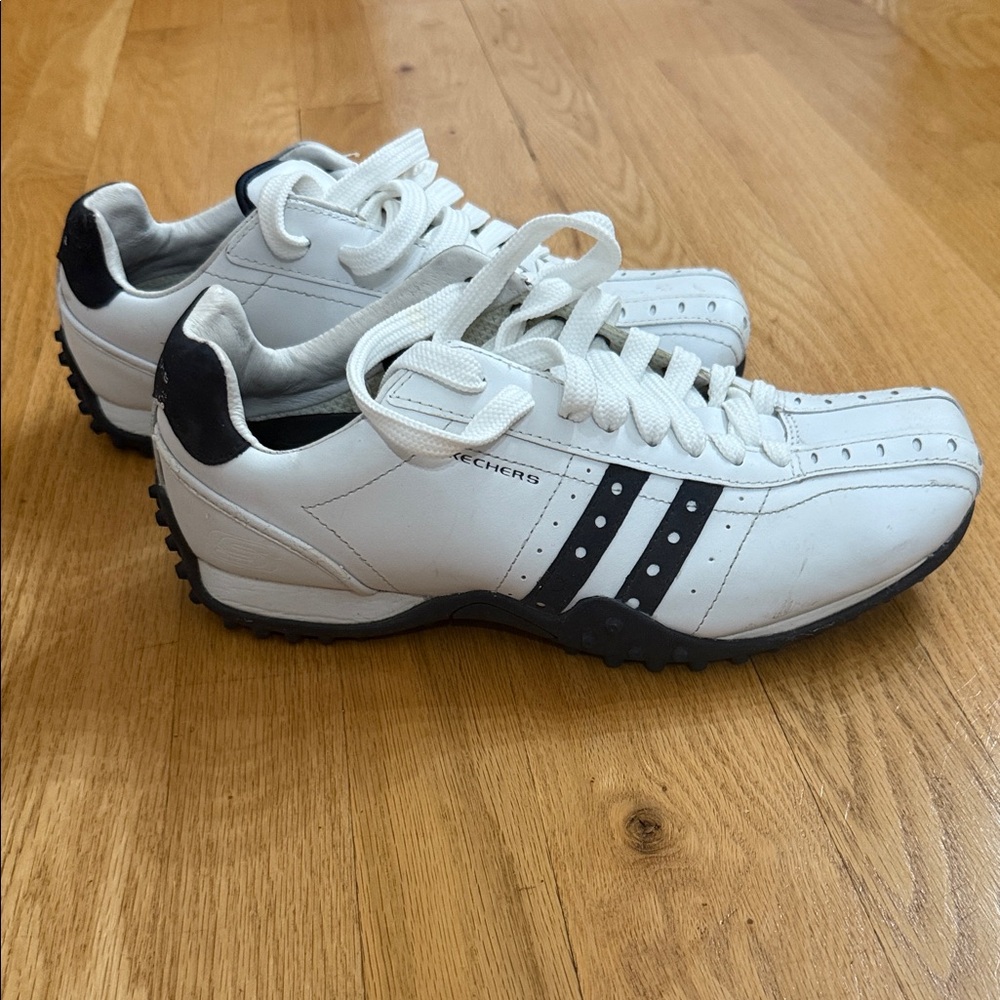 Skechers Men's White and Navy Blue Casual Sneakers